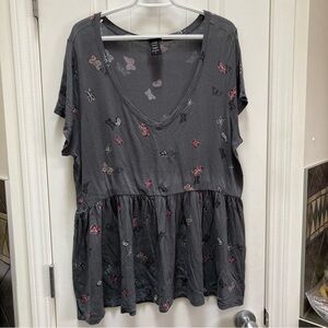 Torrid Size 0 Grey Butterfly Top, Short Sleeves and V-Neckline